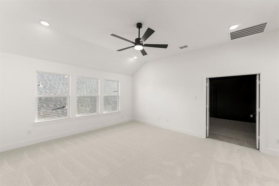 Spacious, unfurnished interior of a new home in Valencia on The Lake, Little Elm (Image 26).