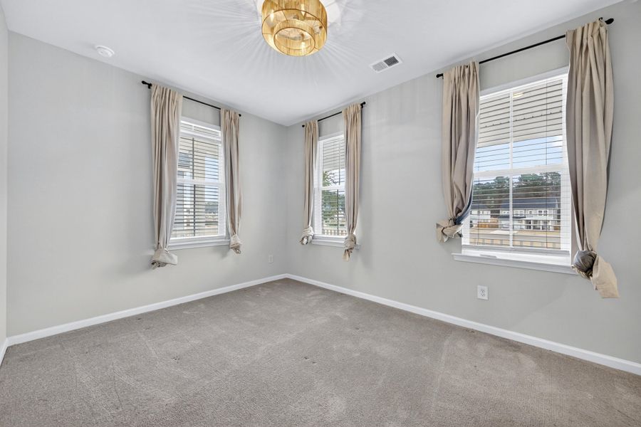 Spacious, unfurnished interior of a new home in , Summerville (Image 44).