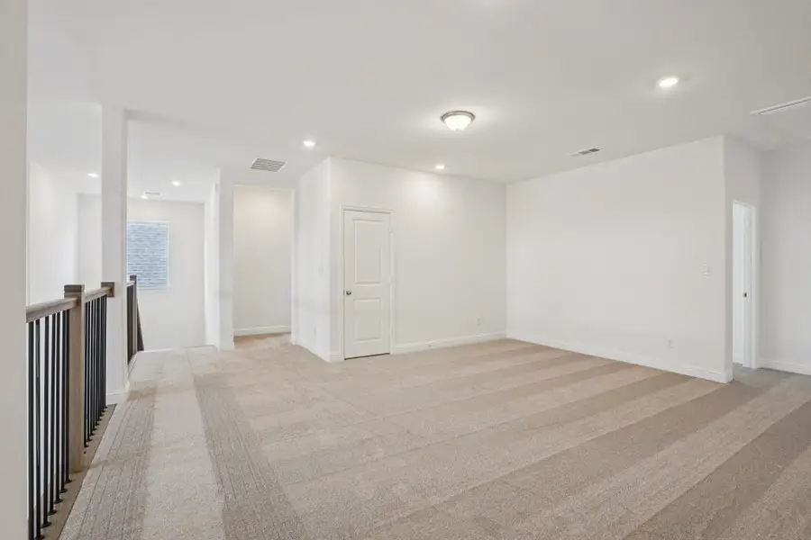 Spacious, unfurnished interior of a new home in Del Bello Lakes 60', Manvel (Image 34).