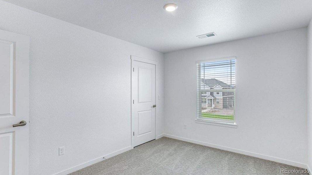 Spacious, unfurnished interior of a new home in Hansen Farm, Fort Collins (Image 27).