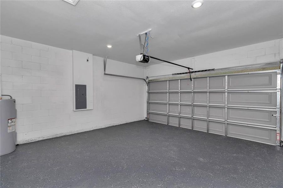 Spacious, unfurnished interior of a new home in , Ocala (Image 40).