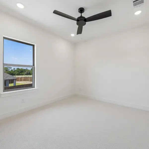 Spacious, unfurnished interior of a new home in The Parks at Wilson Creek, Celina (Image 70). Spacious, unfurnished interior of a new home in The Parks at Wilson Creek, Celina (Image 70).