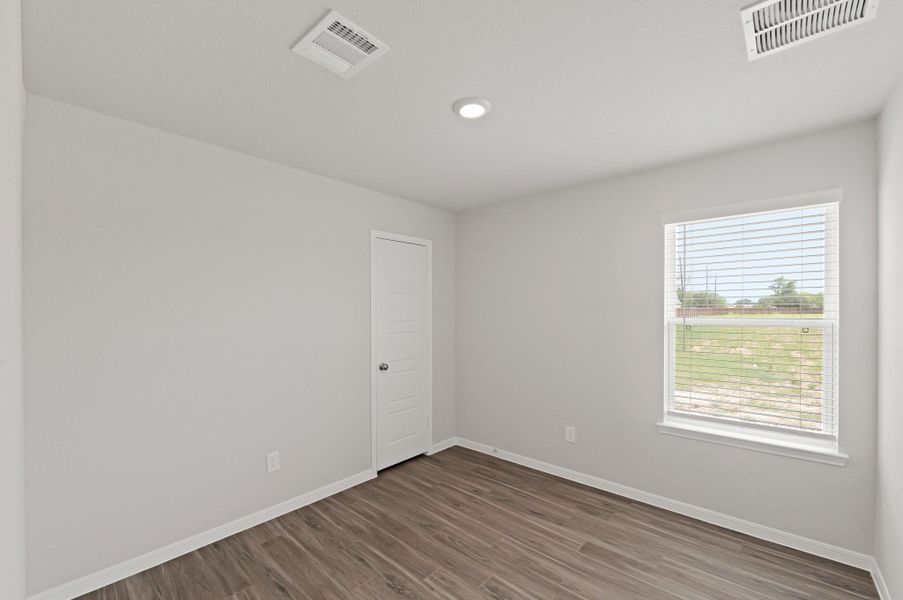 Spacious, unfurnished interior of a new home in Bammel Oaks, Houston (Image 19).