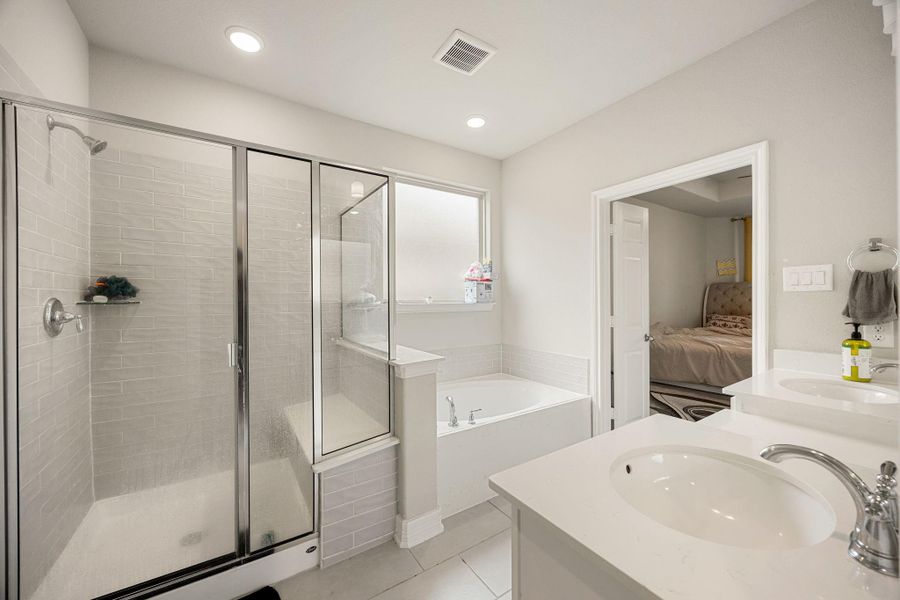 Furnished interior view inside a new home in Sunterra 60ft, Katy (Image 16).