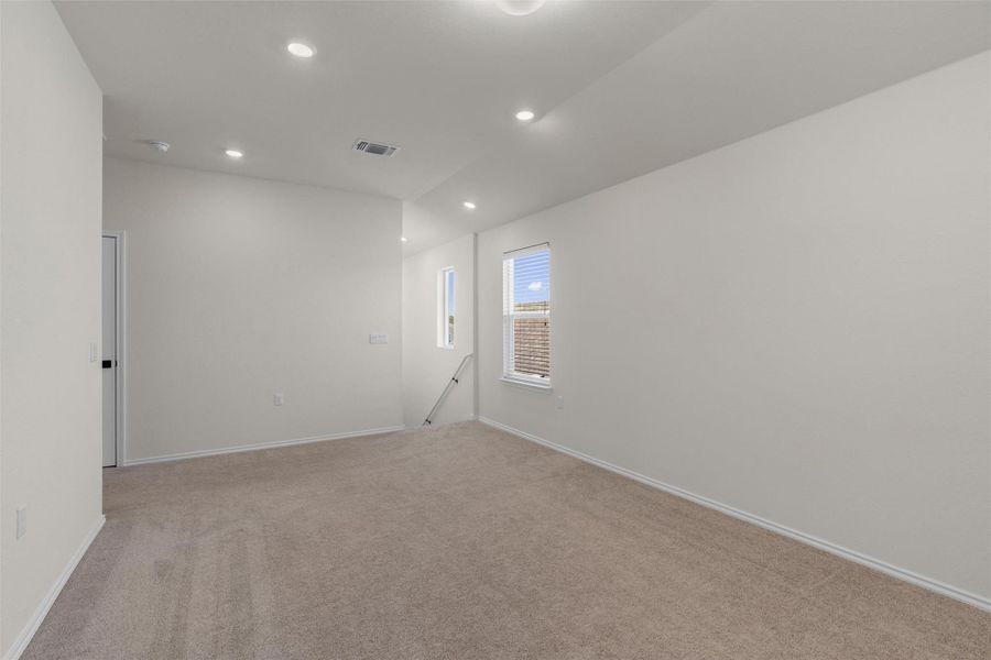 Spacious, unfurnished interior of a new home in , Manor (Image 29).