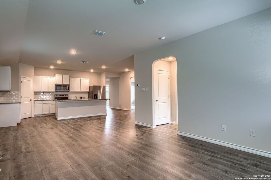 Spacious, unfurnished interior of a new home in , San Antonio (Image 11).
