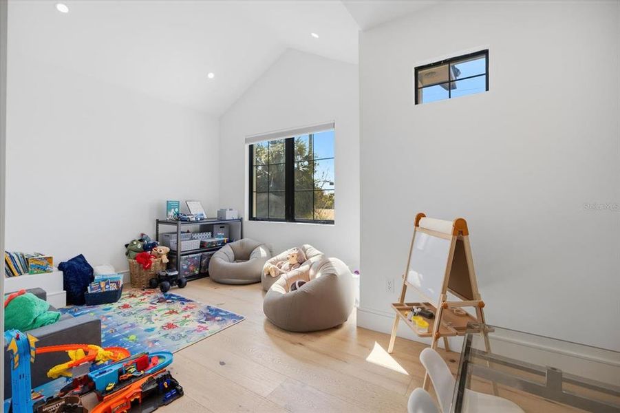 Furnished interior view inside a new home in , Sarasota (Image 39).