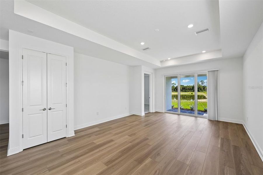 Spacious, unfurnished interior of a new home in Grand Park, Sarasota (Image 30).