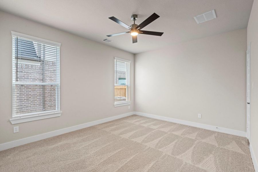 Spacious, unfurnished interior of a new home in Briarwood Crossing, Rosenberg (Image 17).