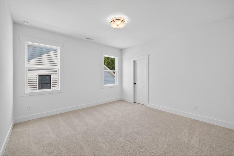 Spacious, unfurnished interior of a new home in Livingstone Park, Kennesaw (Image 16).