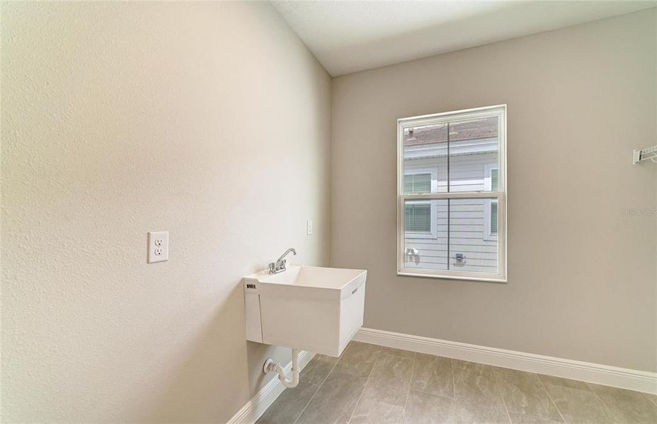 Spacious, unfurnished interior of a new home in North River Ranch, Parrish (Image 42).