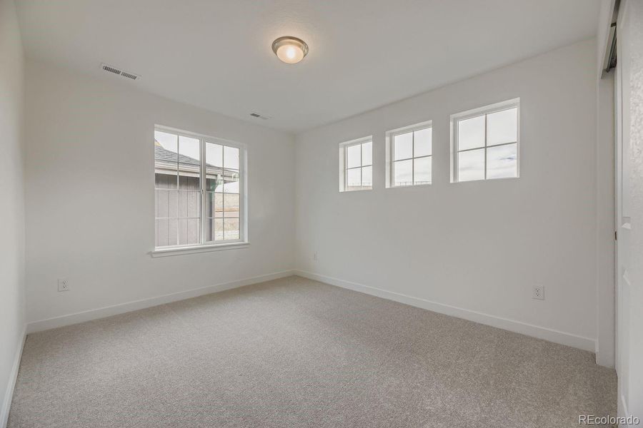Spacious, unfurnished interior of a new home in Ken-Caryl Ranch, Littleton (Image 13).