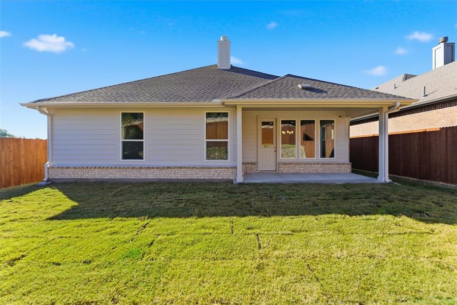 Exterior details and patio area of a home in Waterford Park, Weatherford (Image 26).