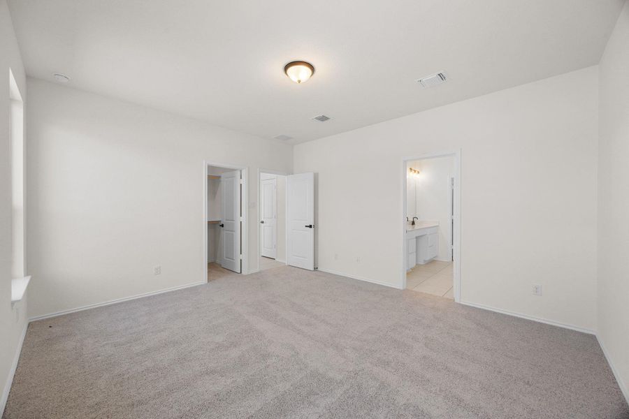 Spacious, unfurnished interior of a new home in Mustang Valley, Manor (Image 20).