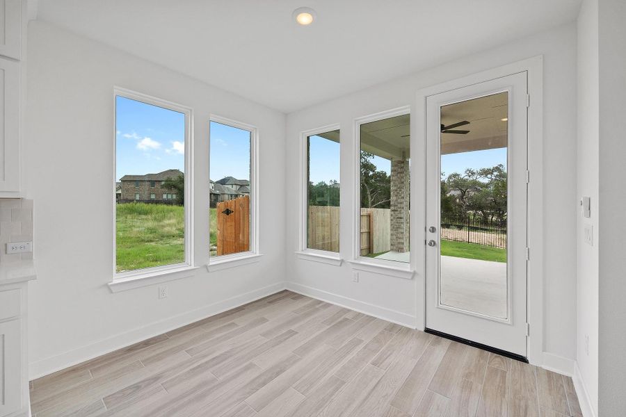 Spacious, unfurnished interior of a new home in Lakeside at Tessera - 60', Lago Vista (Image 16).