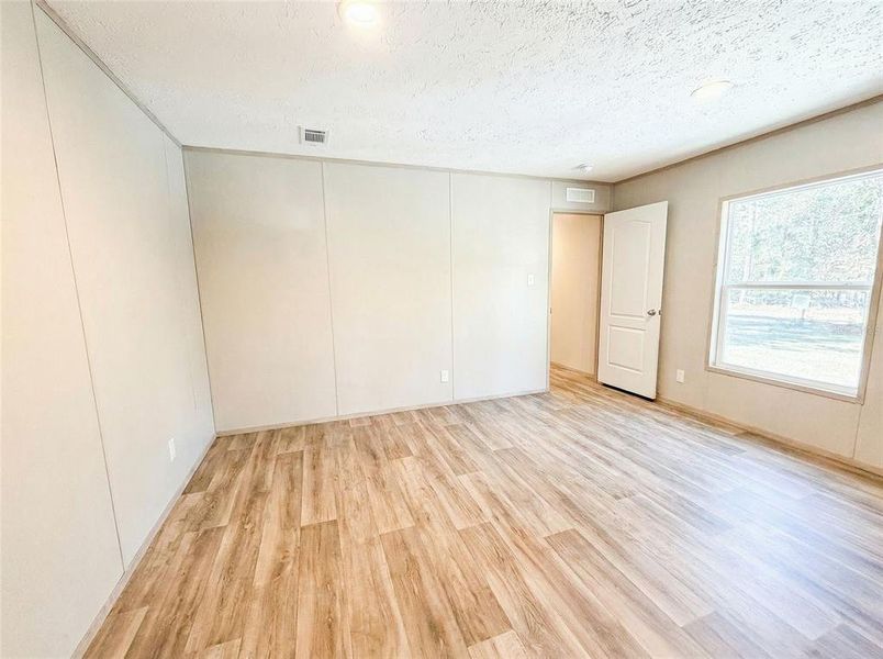 Spacious, unfurnished interior of a new home in , Dunnellon (Image 14).