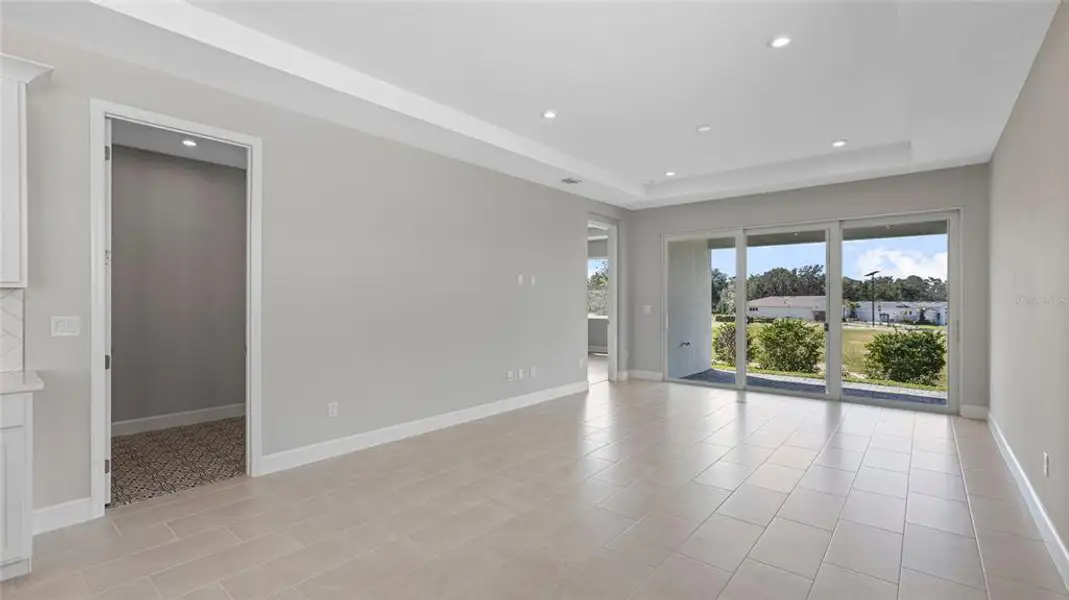 Spacious, unfurnished interior of a new home in Cresswind at Hammock Oaks, Lady Lake (Image 10).