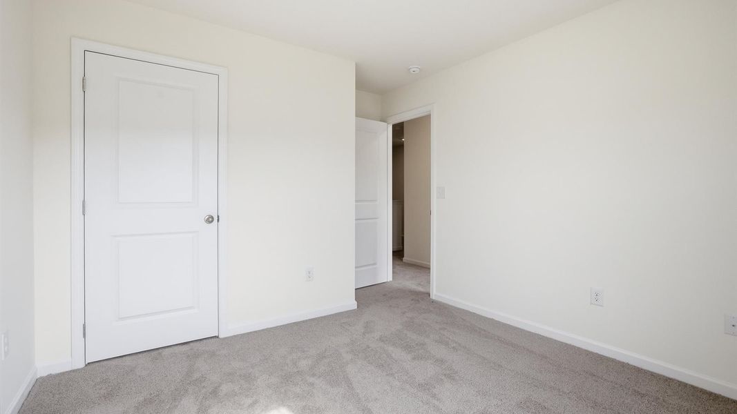 Spacious, unfurnished interior of a new home in Cherokee Crossing, Kodak (Image 22).