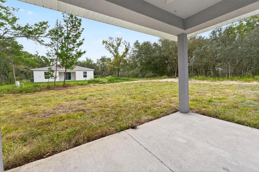 Exterior details and patio area of a home in , Ocklawaha (Image 3).