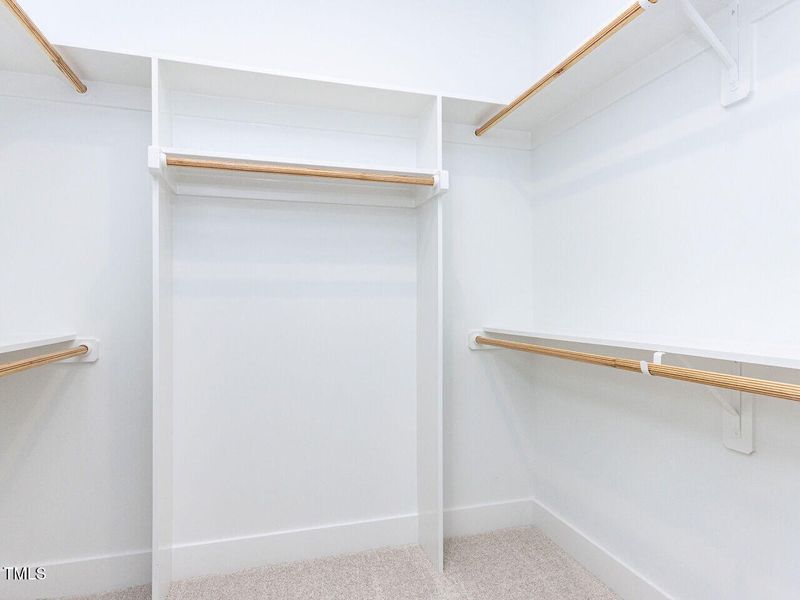023-1280x960-primary-closet