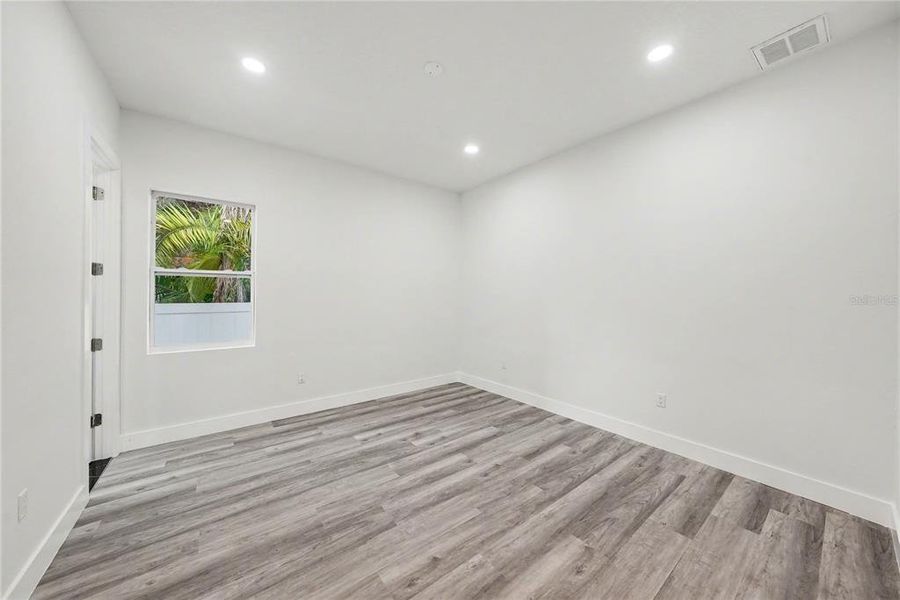 Spacious, unfurnished interior of a new home in , St. Petersburg (Image 23).