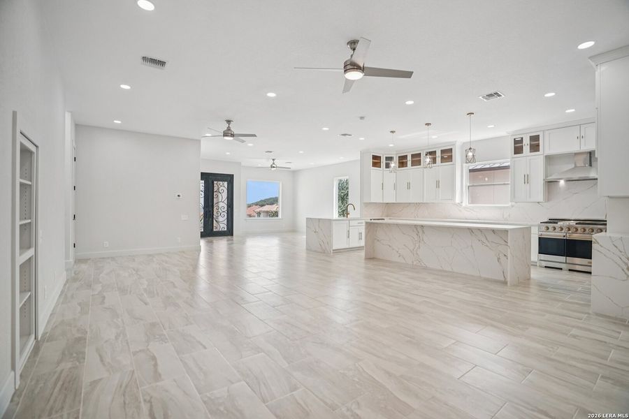 Spacious, unfurnished interior of a new home in , San Antonio (Image 23).
