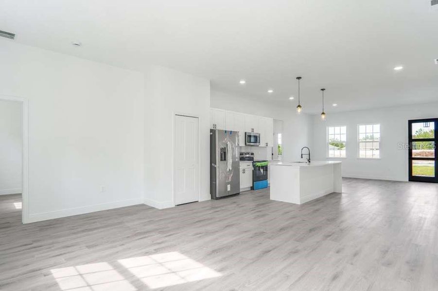 Spacious, unfurnished interior of a new home in , Ocala (Image 19).