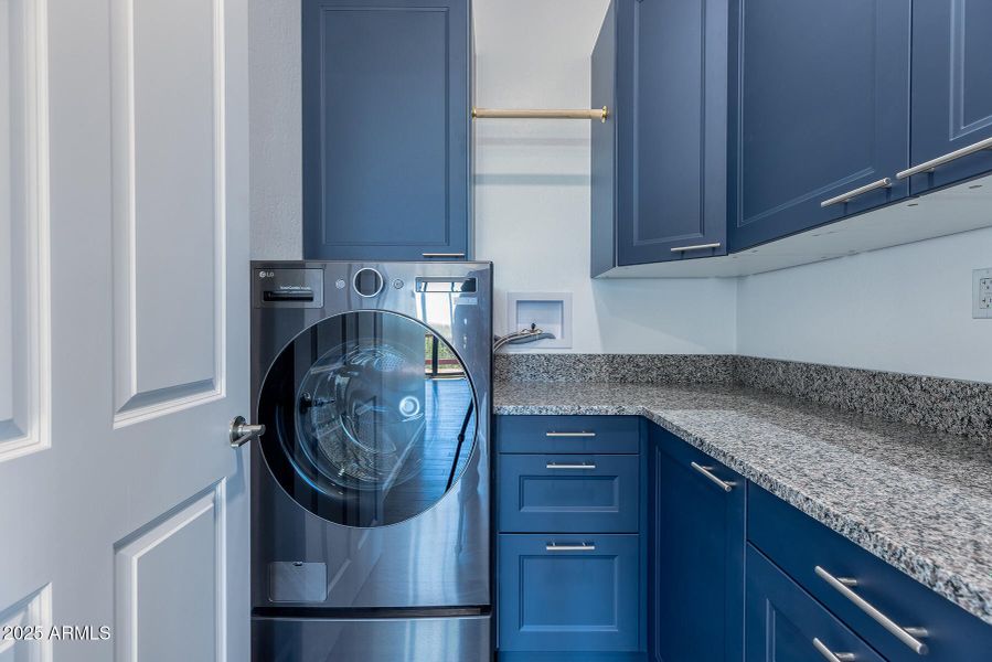 2943 E Lookout Ln (31) 2943 E Lookout Ln (31)