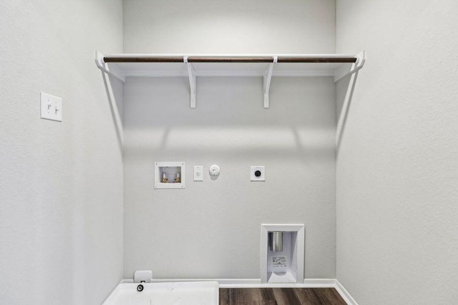 Spacious, unfurnished interior of a new home in Hymeadow, San Marcos (Image 18).