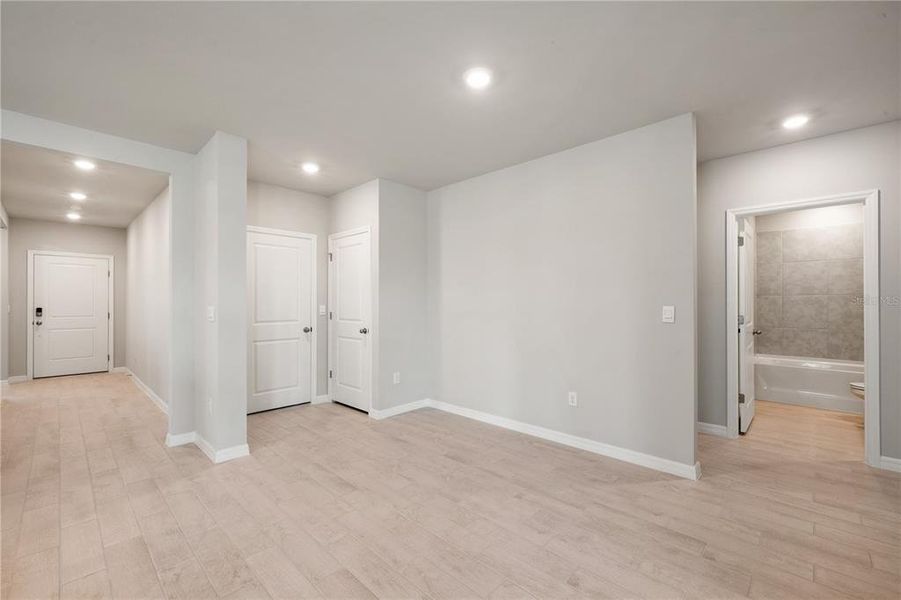 Spacious, unfurnished interior of a new home in Coral Lakes - Tradition & Express, Punta Gorda (Image 19). Spacious, unfurnished interior of a new home in Coral Lakes - Tradition & Express, Punta Gorda (Image 19).