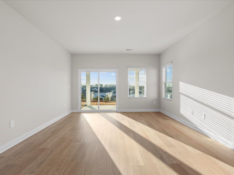 Spacious, unfurnished interior of a new home in Brayfield Manor - Heritage Collection, Wellford (Image 18).