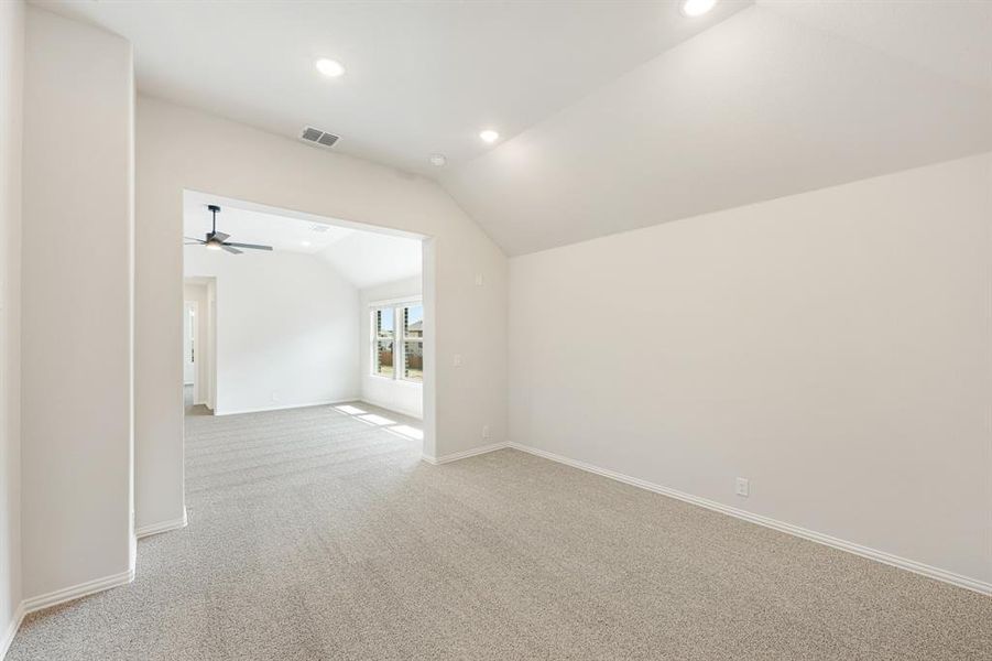 Spacious, unfurnished interior of a new home in Glenwood Meadows, Denton (Image 34).