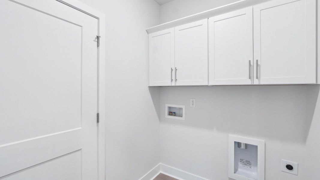 Representative furnished interior of a home built from the Hickory by D.R. Horton in Westport, York (Image 11).