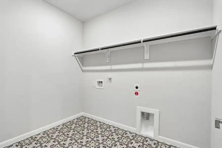 Spacious, unfurnished interior of a new home in Tinsley Meadows, Van Alstyne (Image 19).