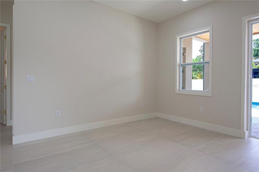 Spacious, unfurnished interior of a new home in , Tampa (Image 26).