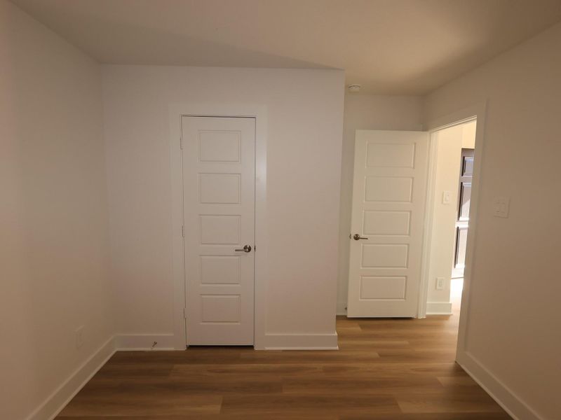 Spacious, unfurnished interior of a new home in Lone Star Landing, Montgomery (Image 37).