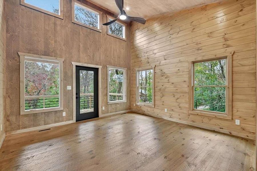 Spacious, unfurnished interior of a new home in , Blue Ridge (Image 23).