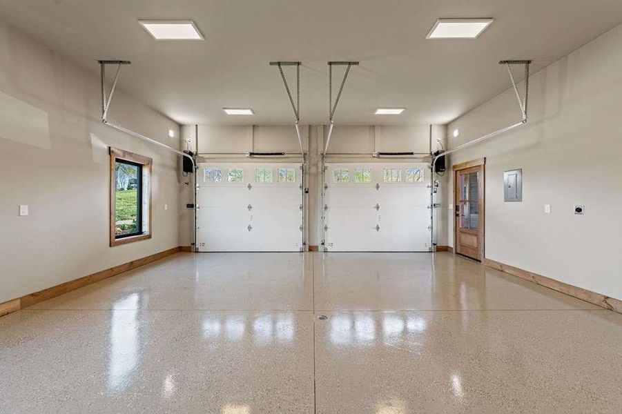 Spacious, unfurnished interior of a new home in , Blue Ridge (Image 27).