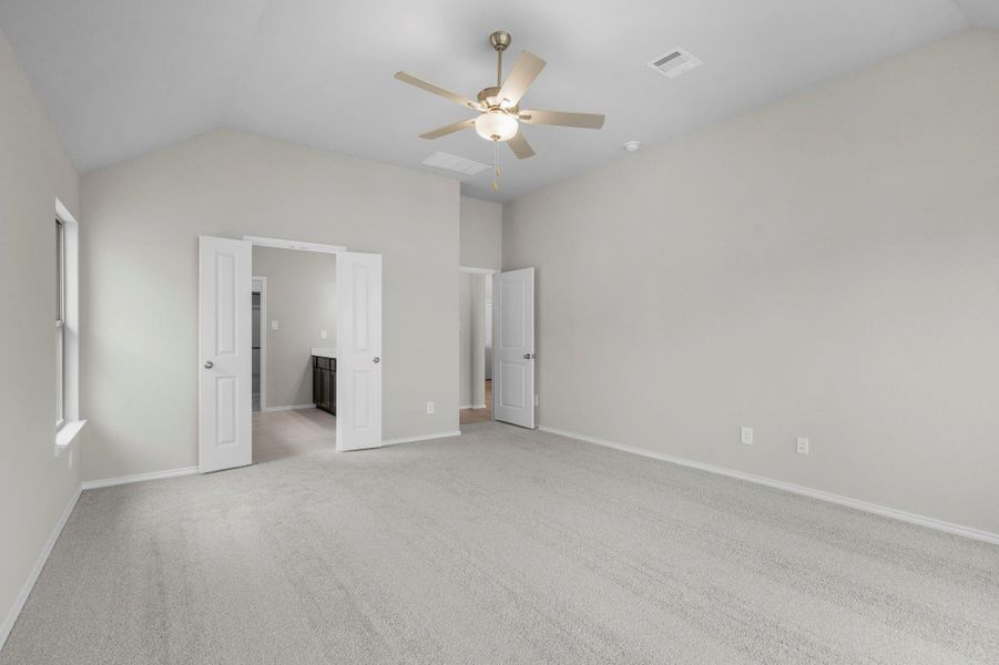 Spacious, unfurnished interior of a new home in The Highlands 45', Porter (Image 18).