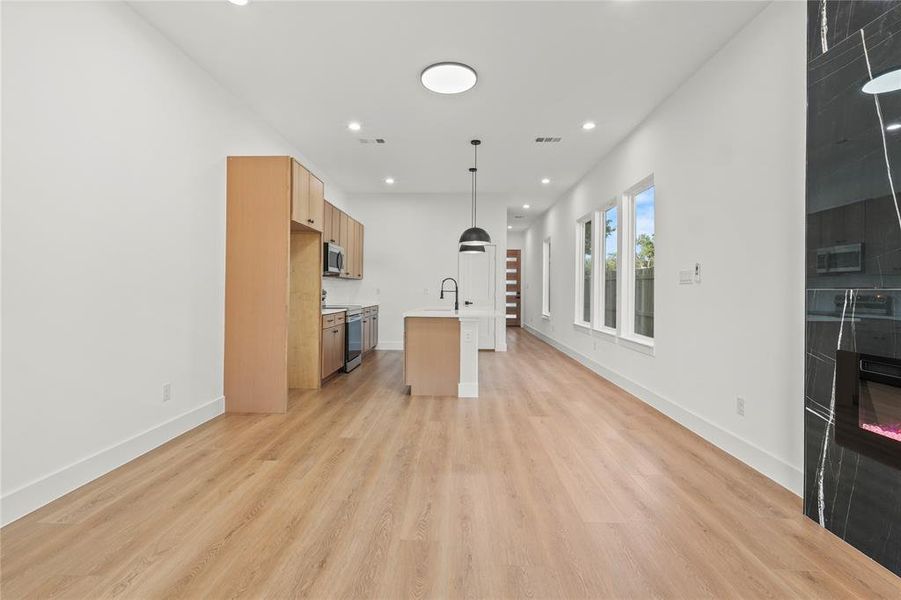 Spacious, unfurnished interior of a new home in , Dallas (Image 17).