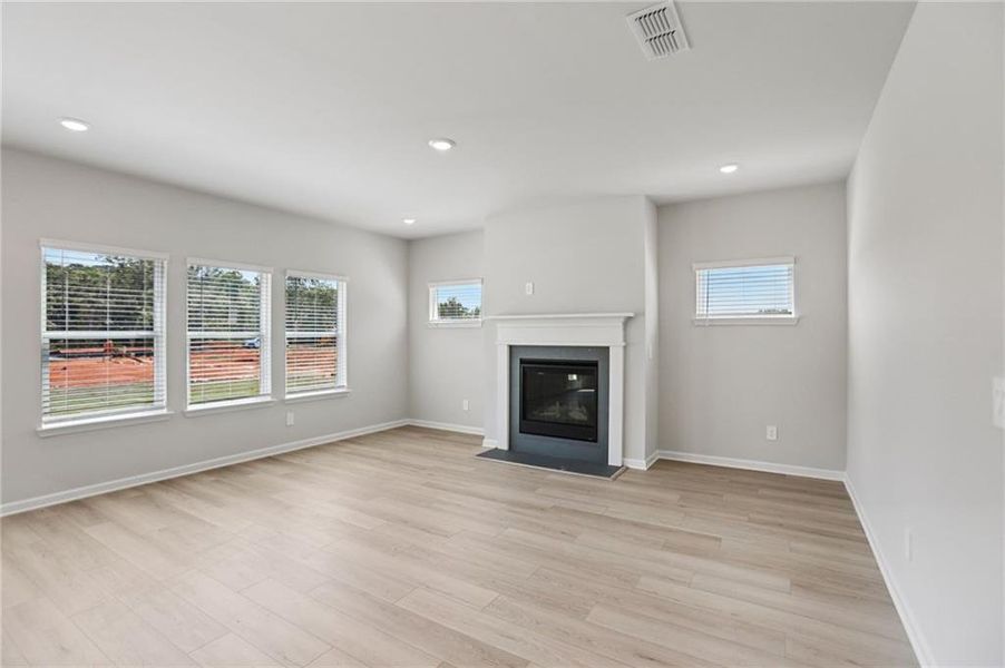 Spacious, unfurnished interior of a new home in Creekside at Oxford Park, Fairburn (Image 24). Spacious, unfurnished interior of a new home in Creekside at Oxford Park, Fairburn (Image 24).
