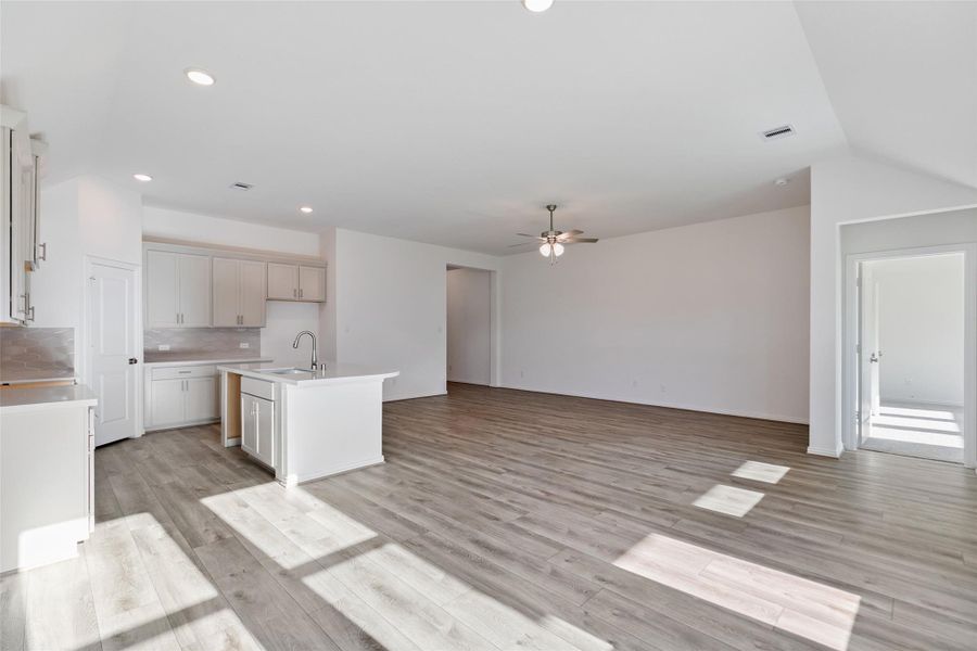 Spacious, unfurnished interior of a new home in Brookewater, Rosenberg (Image 23).