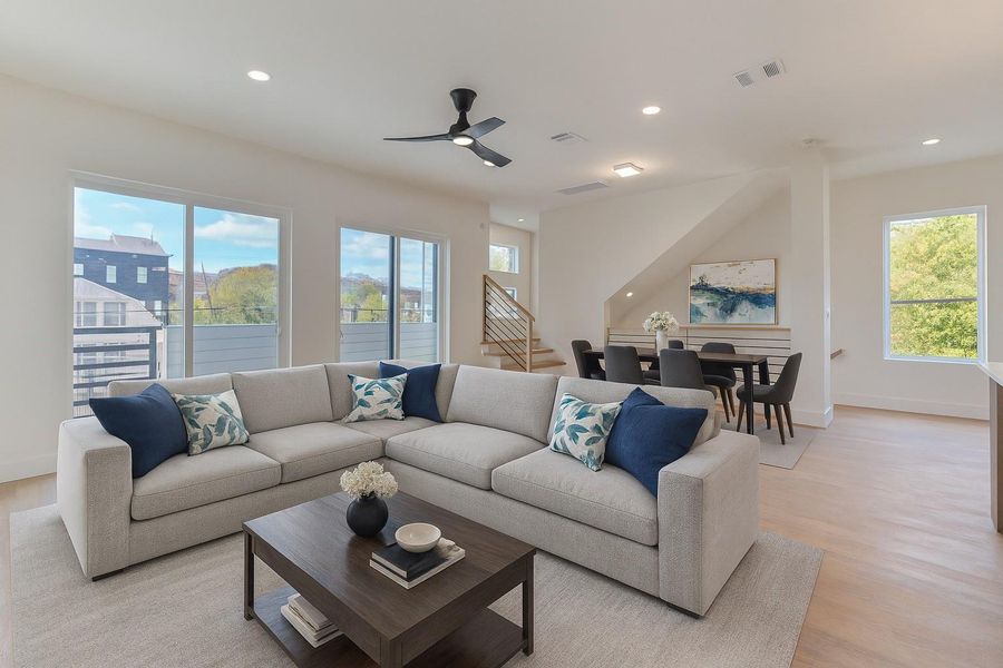 Living & Dining (Virtually Stage) Living & Dining (Virtually Stage)