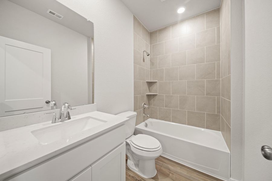 Furnished interior view inside a new home in Country Creek, Mont Belvieu (Image 7).