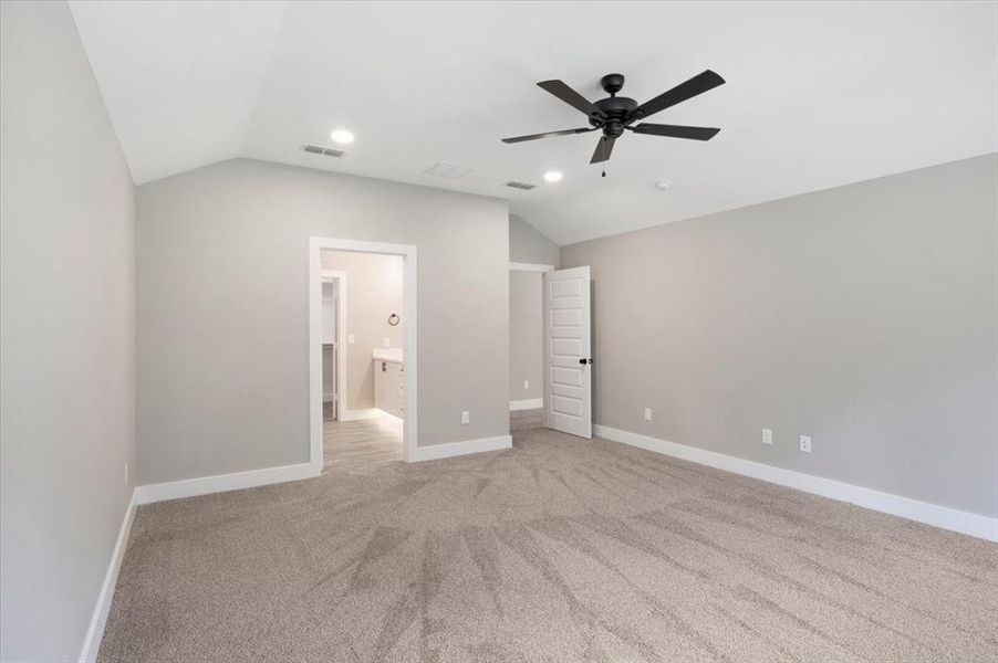 Spacious, unfurnished interior of a new home in , Lindale (Image 26).