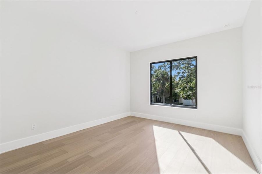Spacious, unfurnished interior of a new home in , Tampa (Image 57).