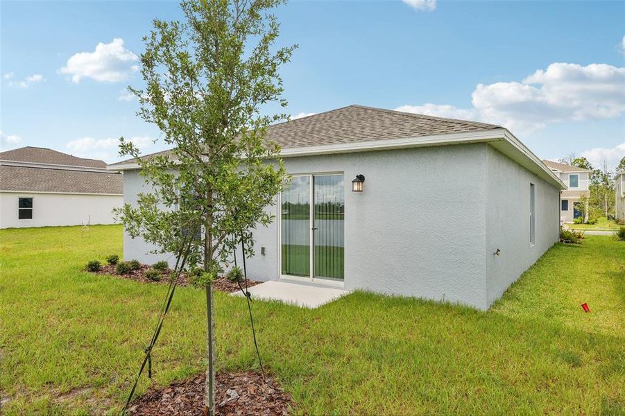 Exterior details and patio area of a home in , Daytona Beach (Image 4).
