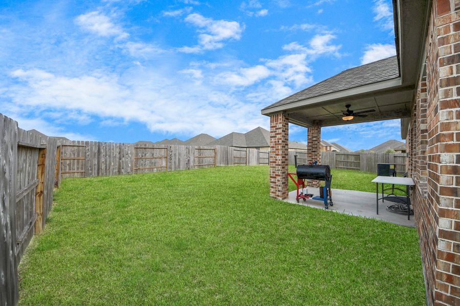 Exterior details and patio area of a home in , Santa Fe (Image 3).