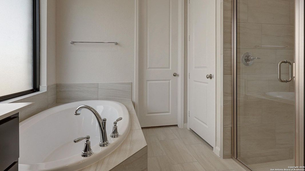 Furnished interior view inside a new home in Haby Hill 50', San Antonio (Image 6). Furnished interior view inside a new home in Haby Hill 50', San Antonio (Image 6).