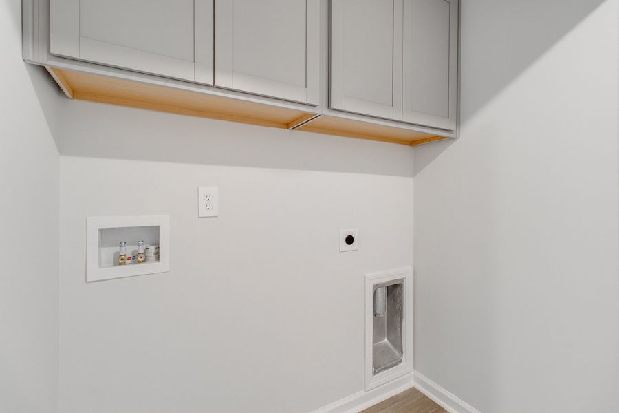 Spacious, unfurnished interior of a new home in Winston Point, Gilbert (Image 27).